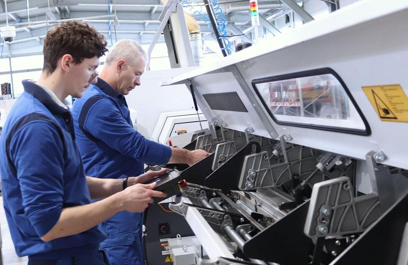 Doświadczenie a zarobki CNC