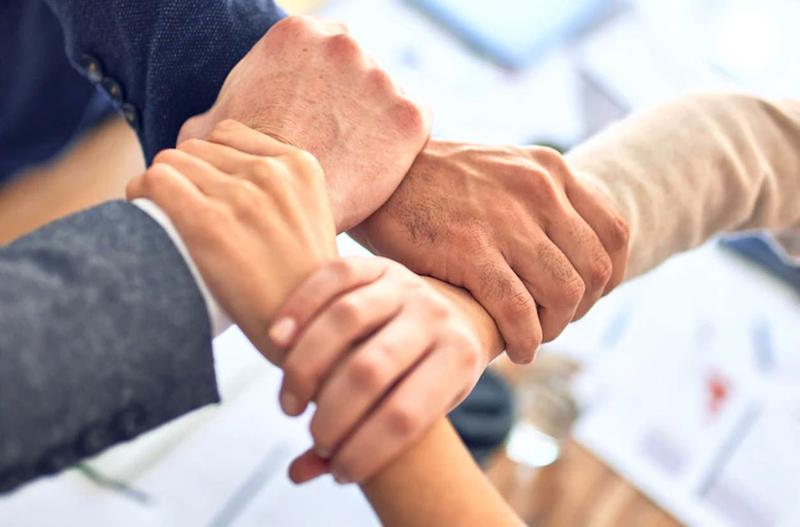 Efektywne kanały komunikacji w budowaniu relacji biznesowych