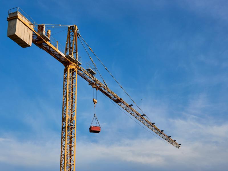 Jakie są średnie zarobki operatora dźwigu w 2023 roku?