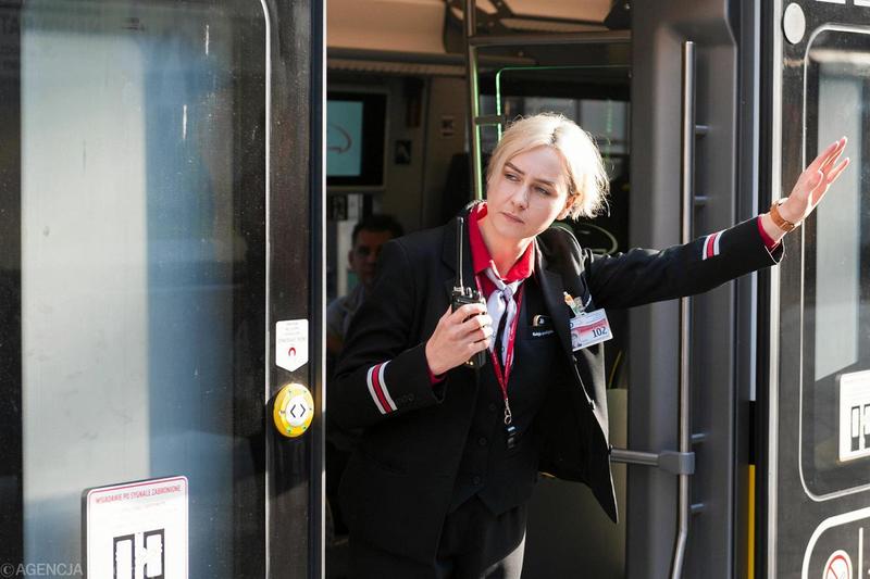 Ile naprawdę zarabia konduktor? Odkrywamy tajemnice wynagrodzeń w branży transportowej