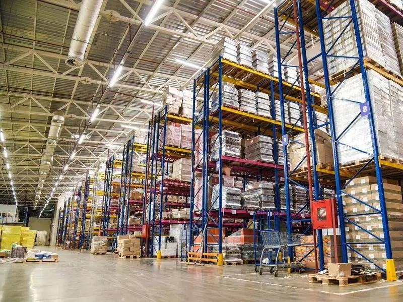 Wyposażenie techniczne magazynów