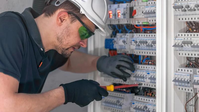 Wynagrodzenia w branży elektrycznej