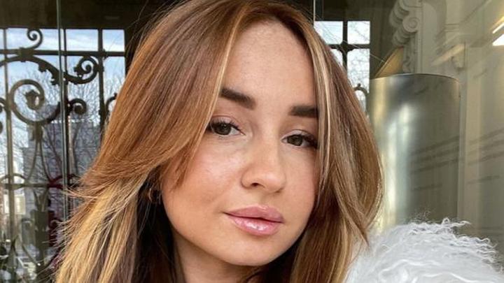 Jakie są miesięczne zarobki przeciętnego Anglika? Sprawdź najnowsze dane!