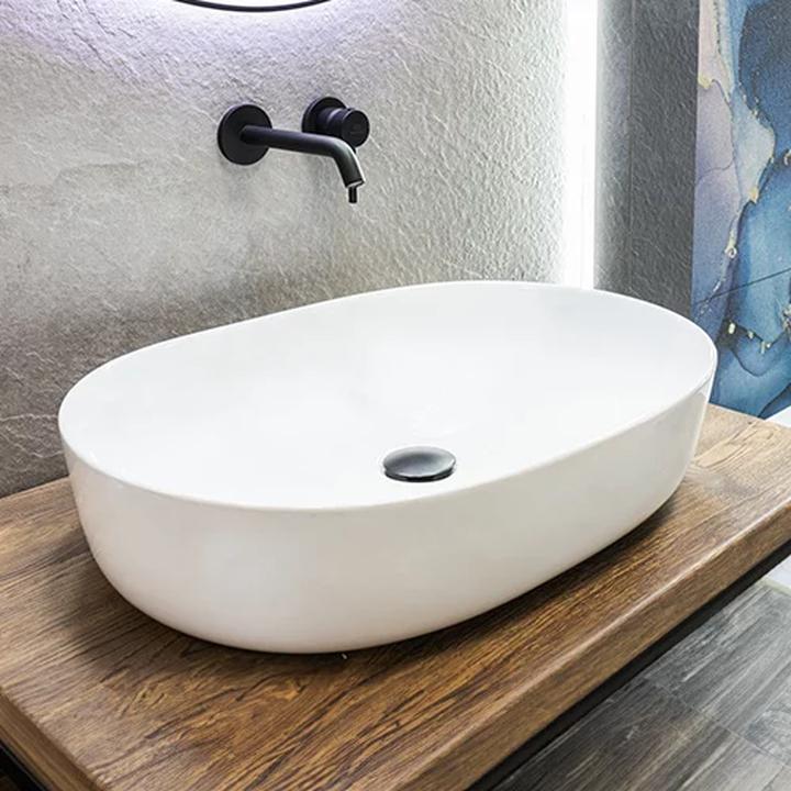 Umywalka nablatowa – kluczowe kwestie, które warto rozważyć przed zakupem