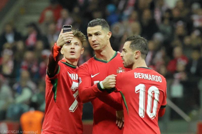 Porównanie kontraktów piłkarskich Ronaldo