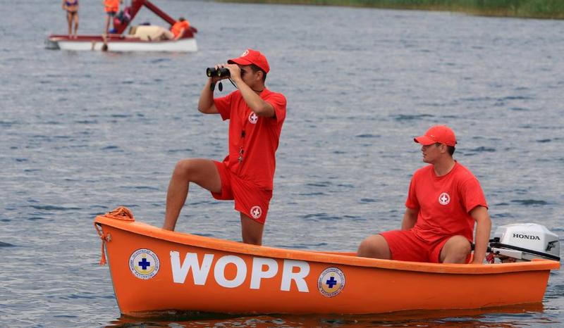Ile naprawdę zarabia ratownik wodny? Fakty i mity o wynagrodzeniach w tej profesji