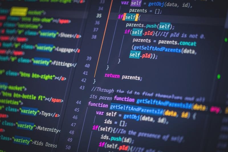 Ile zarabia programista JavaScript na polskim rynku pracy?