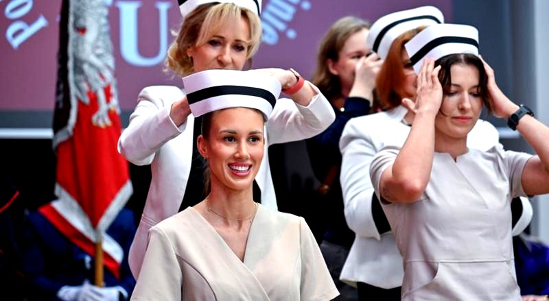 Ile zarabia pielęgniarka w Polsce? Poznaj aktualne stawki i warunki pracy