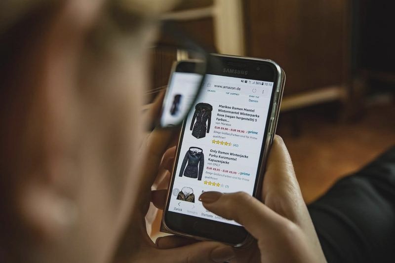 Skuteczne strategie reklamy firmy w internecie, które przyciągną klientów